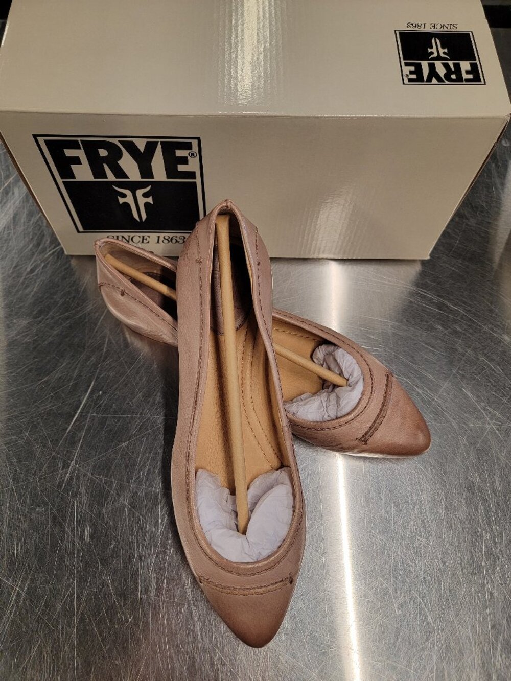 Rare - Frye Olive Seam Ballet Flats in Fawn